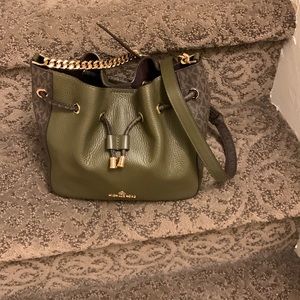 Michael Kors Phoebe olive green bucket bag